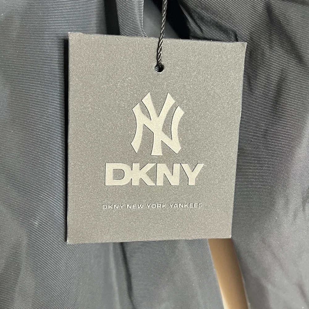 DKNY X YANKEES Sz S HALF-ZIP Nylon JACKET - New with Tags